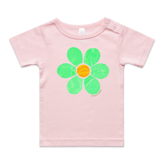A flower wee tee from Golly Gosh Creations.  This organic cotton garment comes in sizes 0 - 24 months. Colour pink. A sweet kids painting.