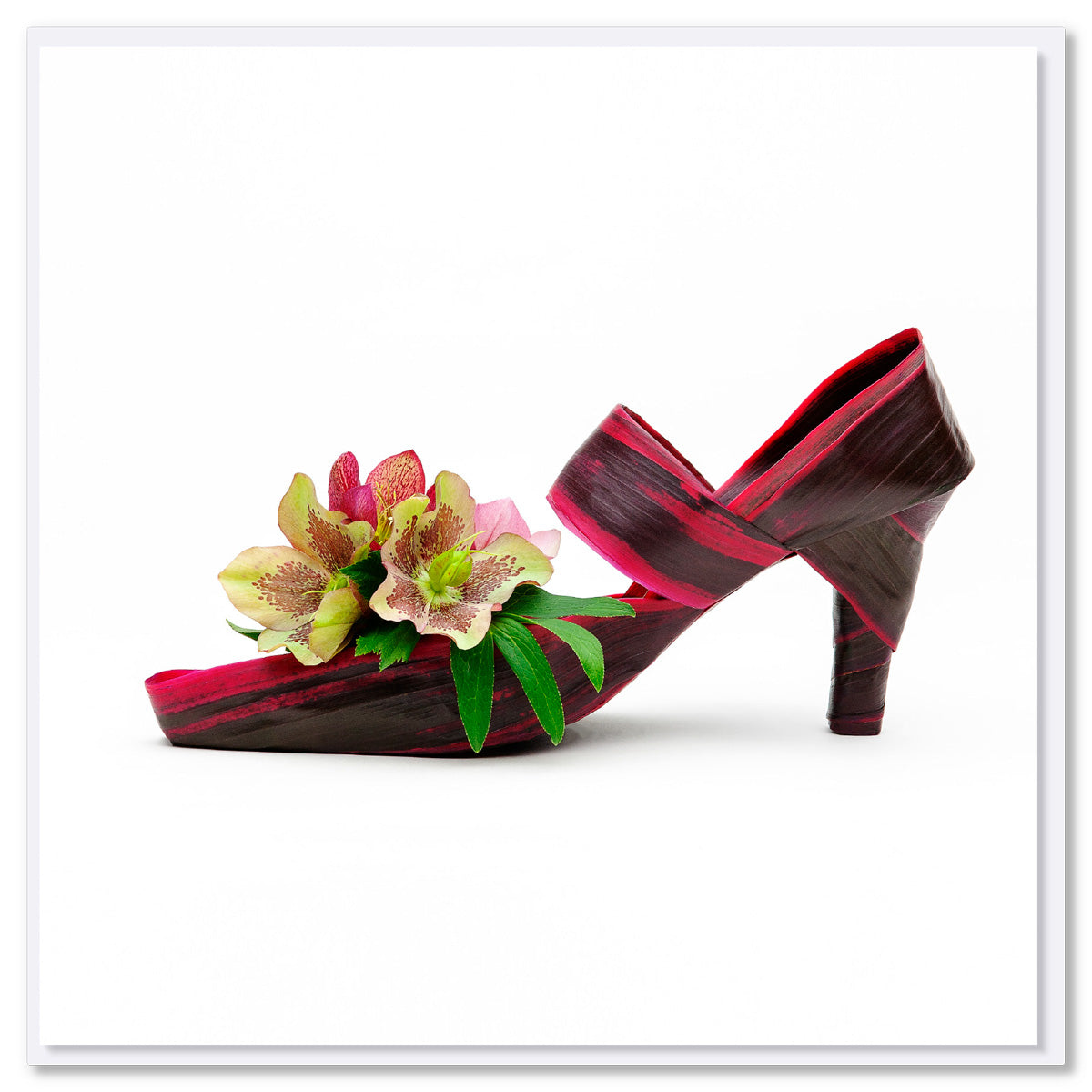 A helleborus flax shoe greeting card found at Golly Gosh Creations. Crafted from graceful flax leaves and a pretty helleborus flower. Size 142 x 142 mm