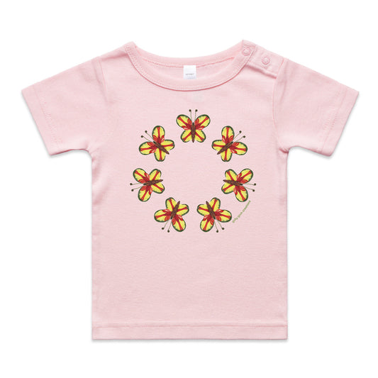 A pretty parrot butterflies wee tee from Golly Gosh Creations. Crafted from colourful leaves. A quality pink cotton garment available from 0 - 24 months.