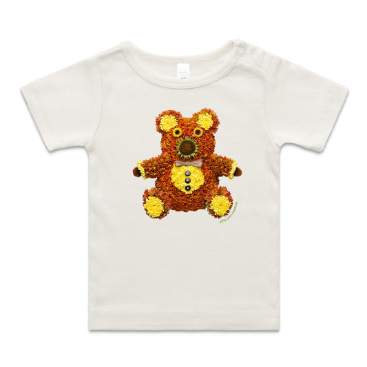 A chrysanthemum teddy bear wee tee from Golly Gosh Creations. This organic cotton garment comes in sizes 0 - 24 months. Colour natural. Crafted from fresh flowers.