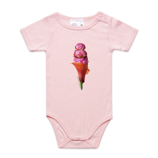 A peony ice cream babygrow from Golly Gosh Creations. This pink organic cotton garment comes in sizes 0 - 24 months. Crafted from pretty fresh flowers.